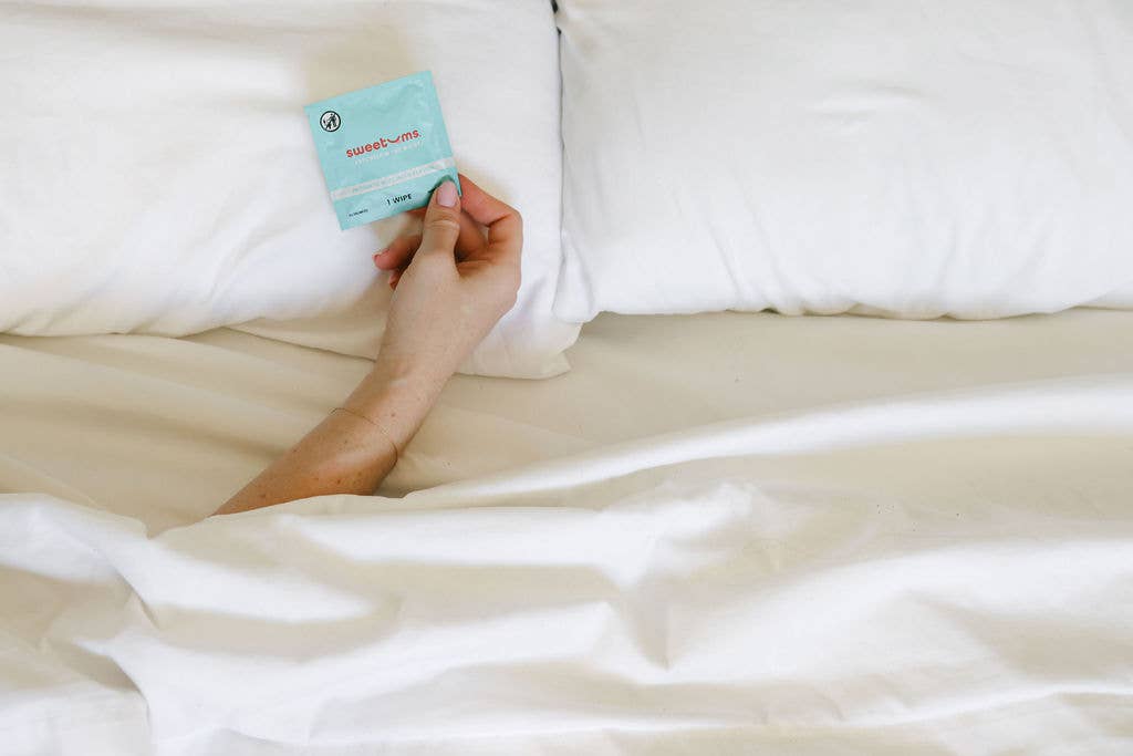 Cinnamon Bun Flavored Intimate Wipes Feminine Wipes